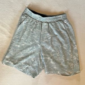 Men’s Lululemon Bathing Suit with liner and pockets, 7” inseam- size Medium